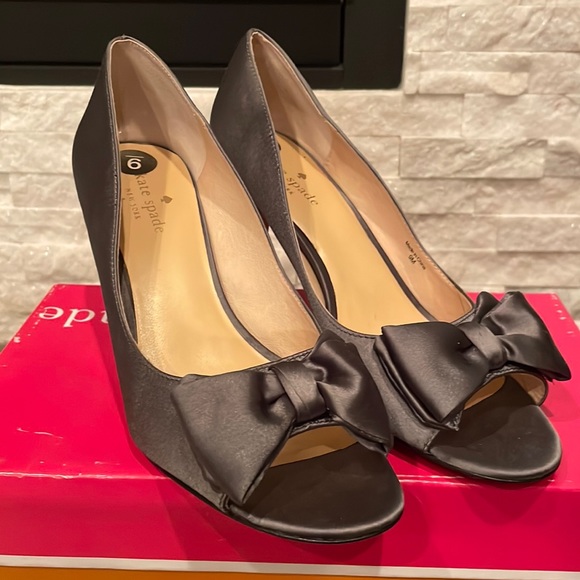 Kate Spade grey heels - Picture 1 of 2